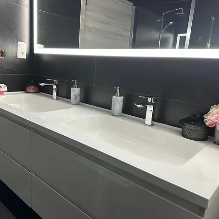 Luxurious * بروكسل